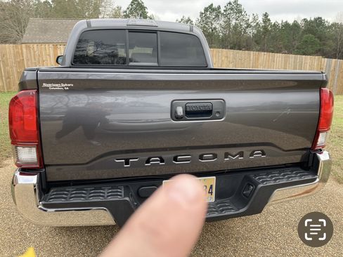 Used 2020 Toyota Tacoma SR5 image 7