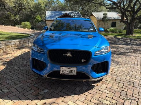 Used 2020 Jaguar F-PACE SVR image 2