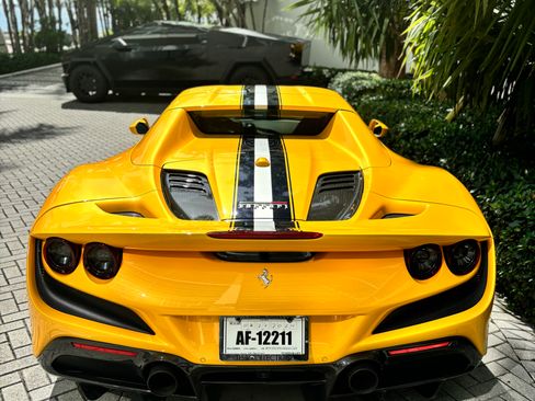 Used 2021 Ferrari F8 Tributo image 6