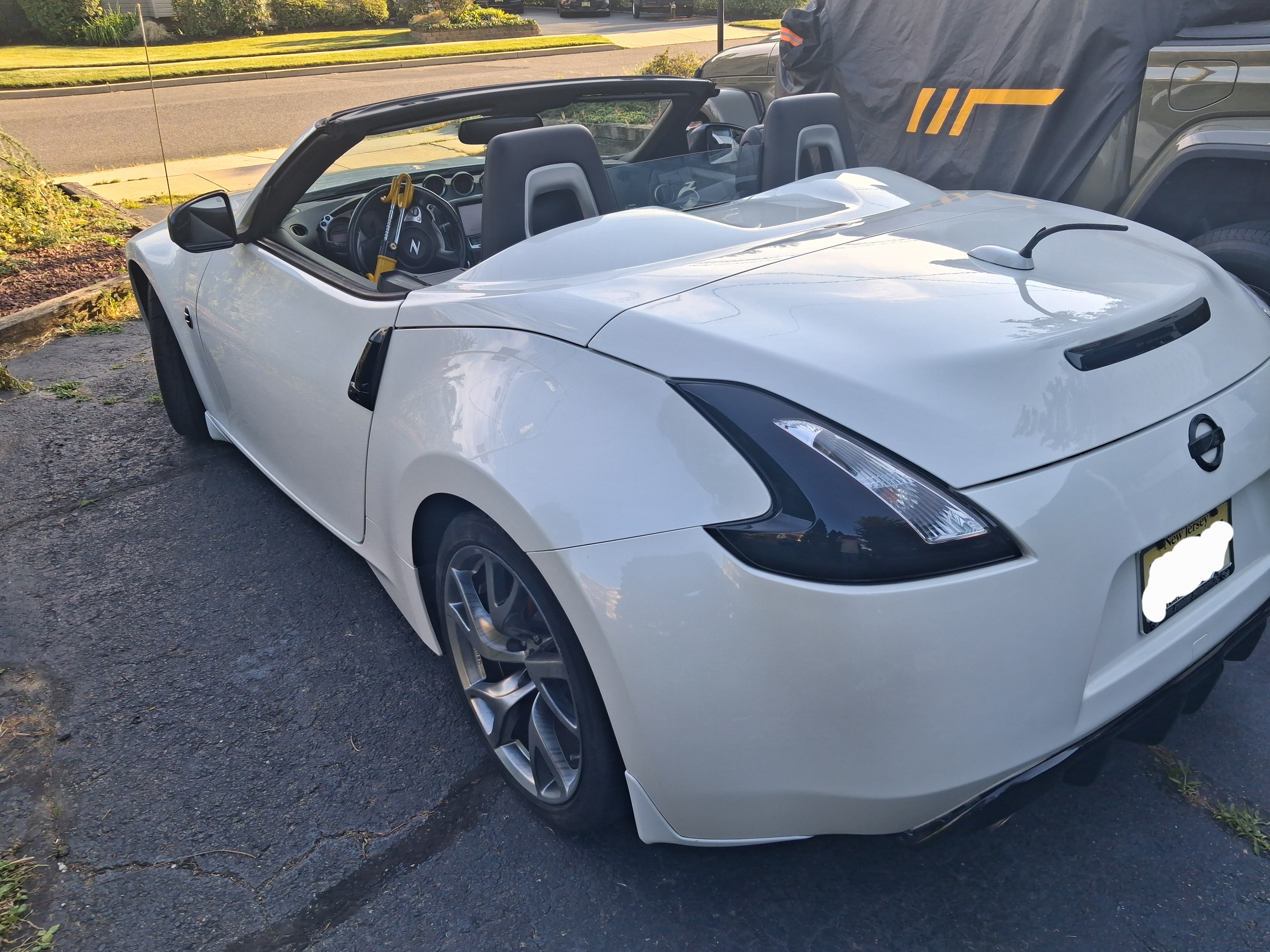 Used 2015 Nissan 370Z Touring Sport RWD image 4