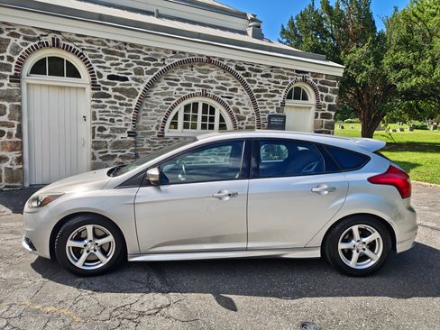 Used 2014 Ford Focus ST FWD image 5