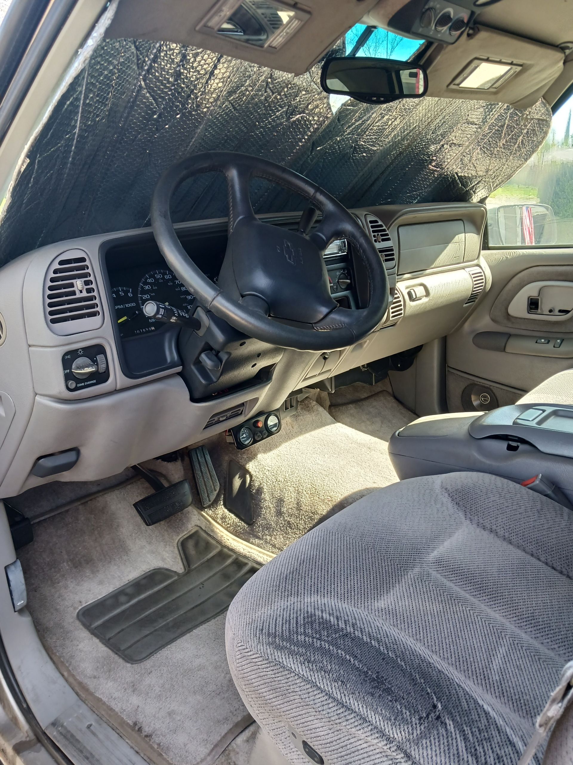 Used 1999 Chevrolet Suburban 4WD w/ Preferred Equipment Group 2 image 2