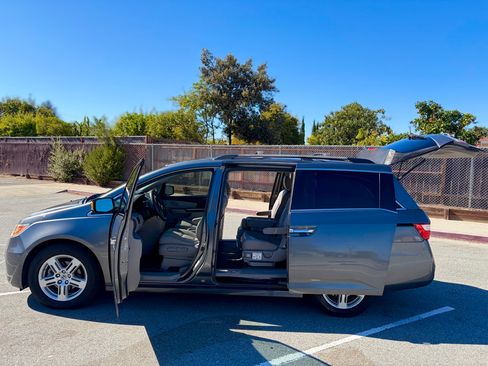 Used 2012 Honda Odyssey Touring image 12