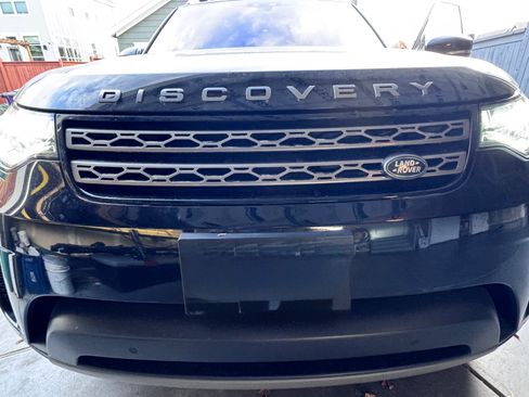 Used 2019 Land Rover Discovery SE image 16