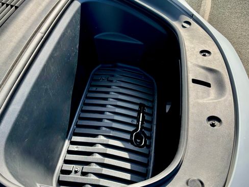 Used 2023 Tesla Model Y Long Range image 12