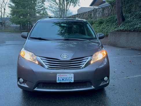 Used 2016 Toyota Sienna XLE Premium image 11