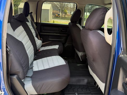 Used 2016 RAM 2500 Tradesman w/ Chrome Appearance Group image 9