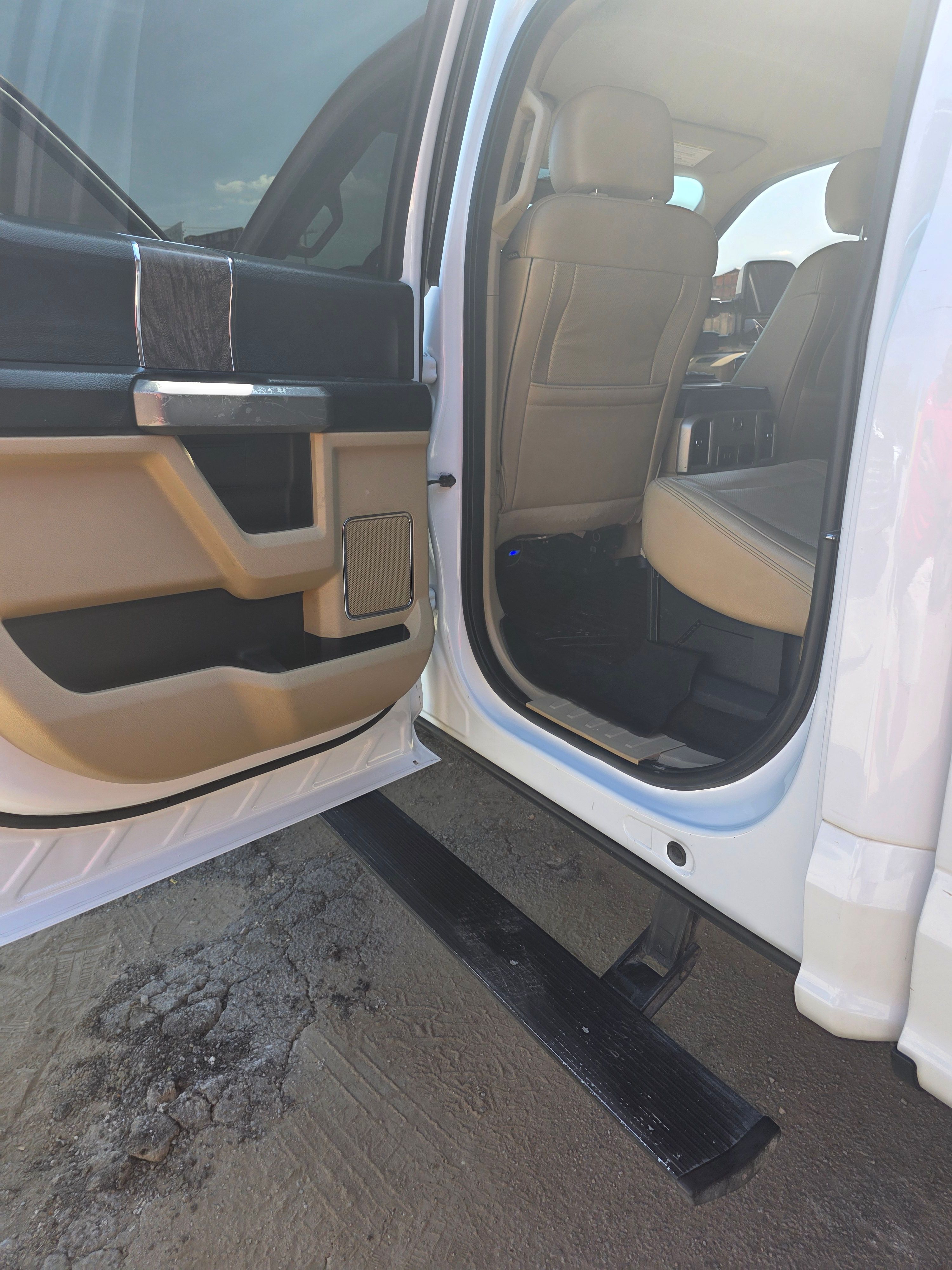 Used 2018 Ford F350 Lariat w/ Lariat Ultimate Package AWD/4WD image 18