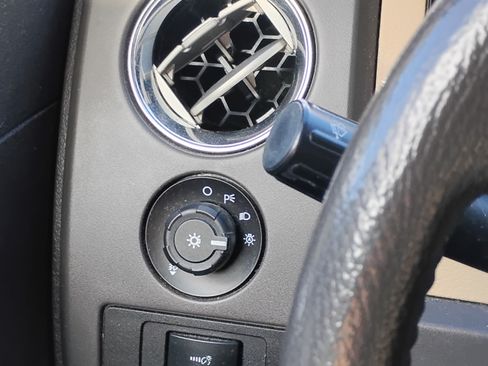 Used 2013 Ford F150 XLT w/ XLT Chrome Pkg image 13