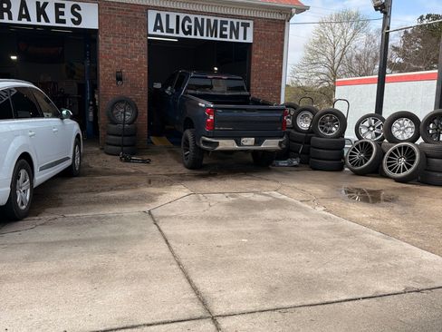 Used 2023 Chevrolet Silverado 1500 LT image 14