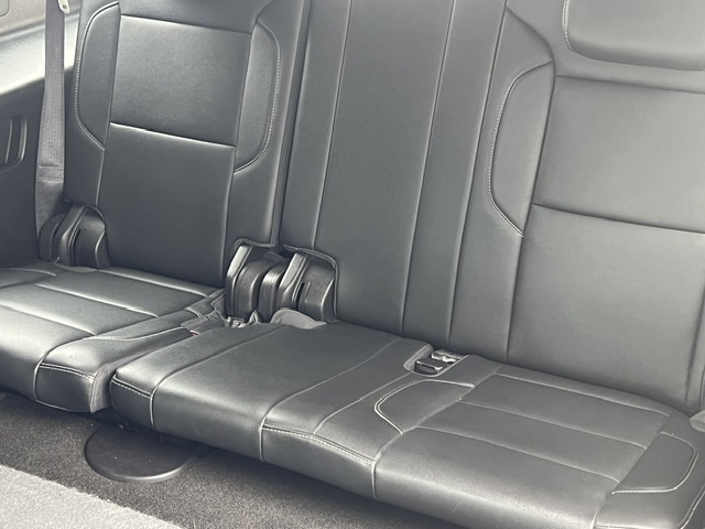 Used 2018 Chevrolet Suburban LT RWD image 8