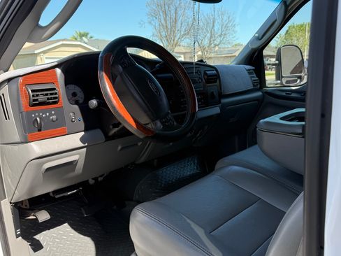 Used 2005 Ford F250 Lariat image 5