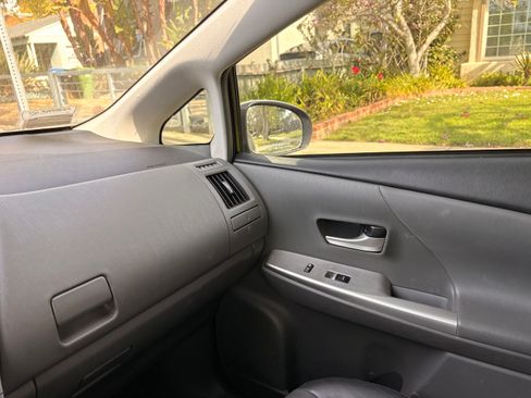 Used 2012 Toyota Prius V Five image 8