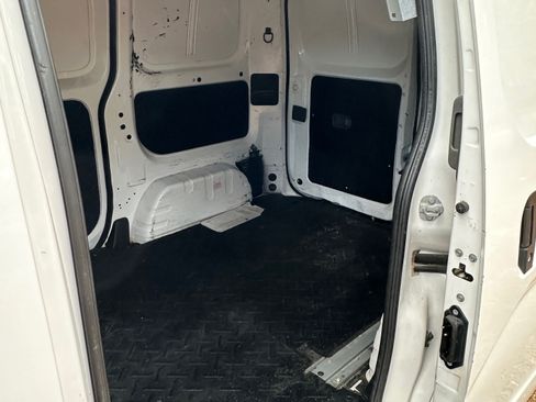Used 2020 Nissan NV200 S image 8