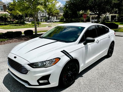 Used 2020 Ford Fusion SE w/ Equipment Group 151A FWD image 6