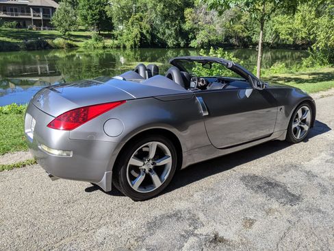 Used 2007 Nissan 350Z Touring image 4