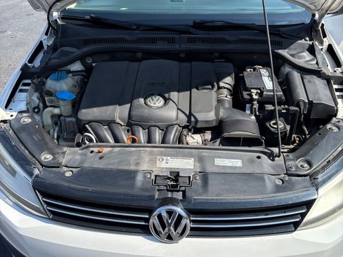 Used 2013 Volkswagen Jetta SE FWD image 11