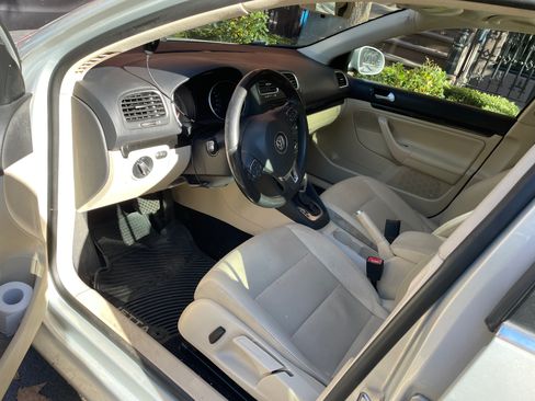 Used 2011 Volkswagen Jetta SE w/ Premium Pkg image 9