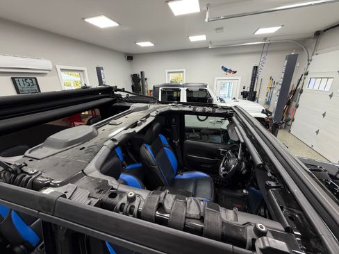 Used 2020 Jeep Gladiator Sport w/ Quick Order Package 24S image 17