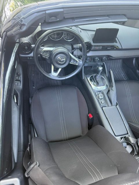 Used 2021 MAZDA MX-5 Miata Club RWD image 10