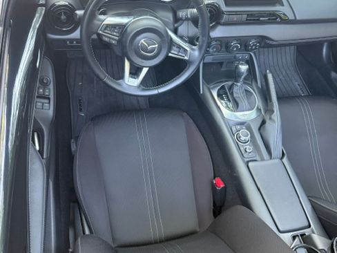 Used 2021 MAZDA MX-5 Miata Club RWD image 10