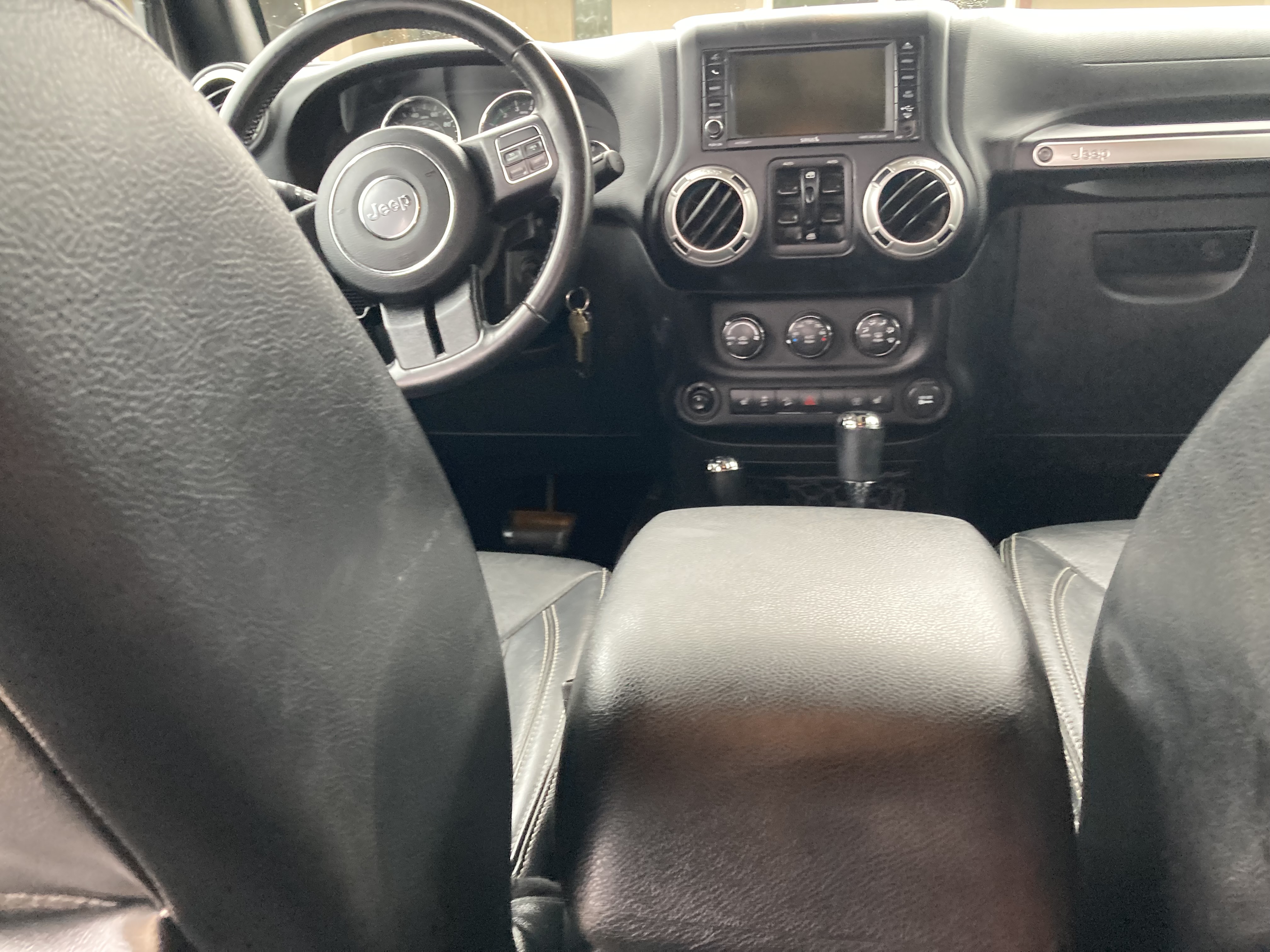 Used 2017 Jeep Wrangler Unlimited Rubicon w/ Connectivity Group AWD/4WD image 9