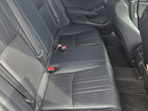 Used 2018 Honda Accord Touring image 11