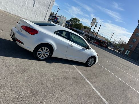 Used 2015 Kia Forte Koup EX image 2
