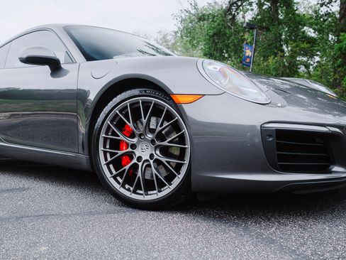 Used 2017 Porsche 911 Carrera S image 13