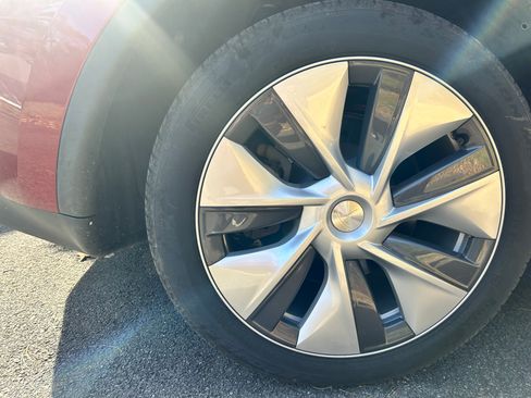 Used 2024 Tesla Model Y Long Range image 5