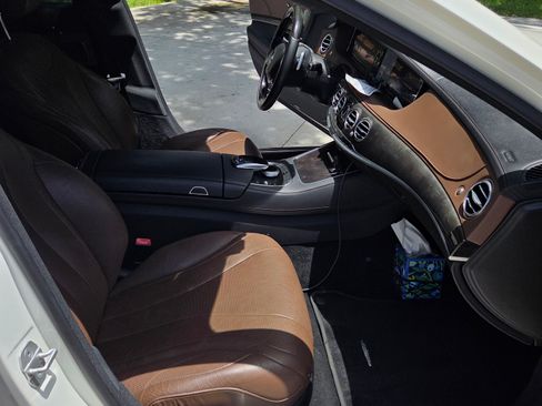 Used 2017 Mercedes-Benz S 550 Sedan image 24