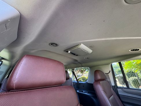 Used 2020 Chevrolet Suburban Premier w/ Premier Plus Edition image 10