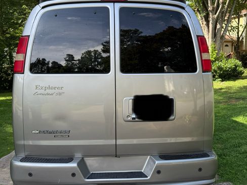 Used 2013 Chevrolet Express 2500 Extended Van 3D image 4