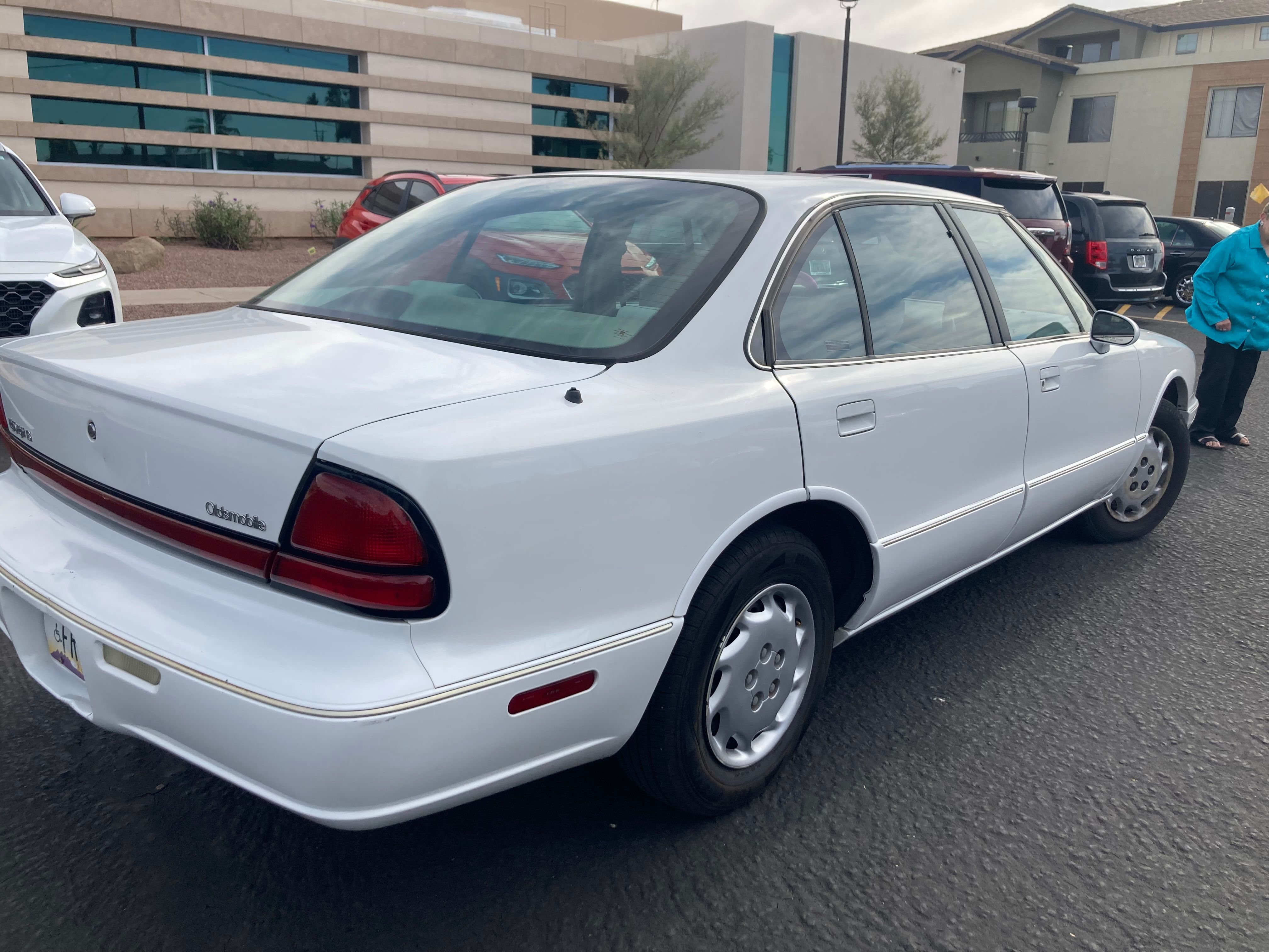 Used 1999 Oldsmobile 88 Royale LS FWD image 8