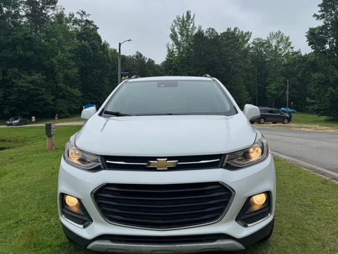 Used 2017 Chevrolet Trax Premier w/ Driver Confidence II Package FWD image 6