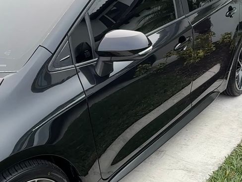 Used 2020 Toyota Corolla SE image 2