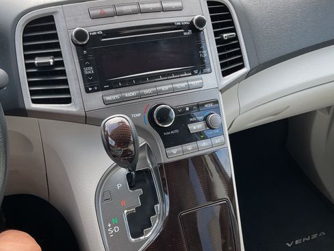 Used 2010 Toyota Venza FWD image 6