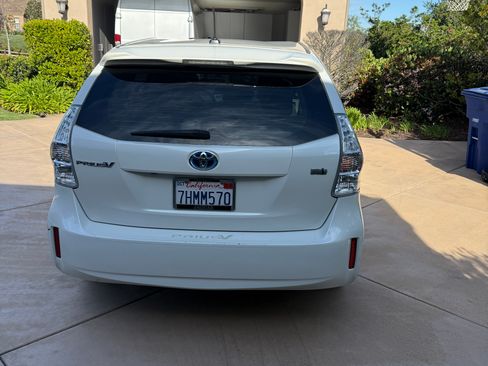 Used 2014 Toyota Prius V Three image 6