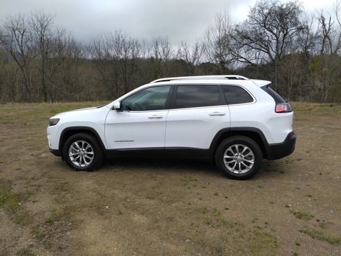 Used 2019 Jeep Cherokee Latitude w/ Popular Appearance Group image 1
