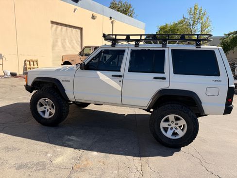 Used 1996 Jeep Cherokee SE image 1