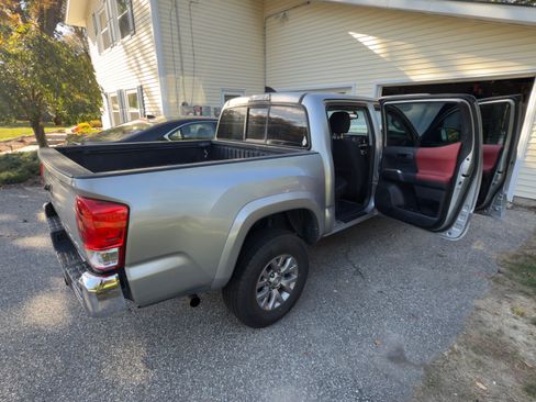 Used 2016 Toyota Tacoma SR5 image 10