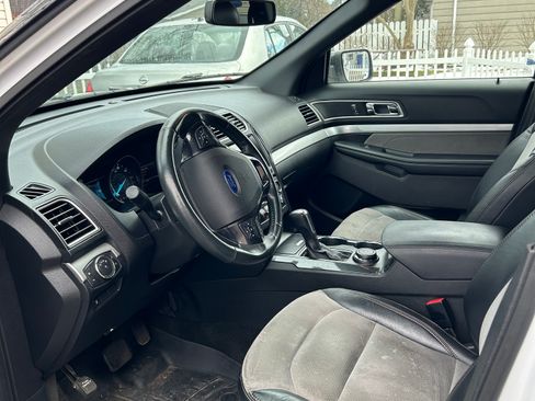Used 2017 Ford Explorer XLT w/ Equipment Group 202A image 1
