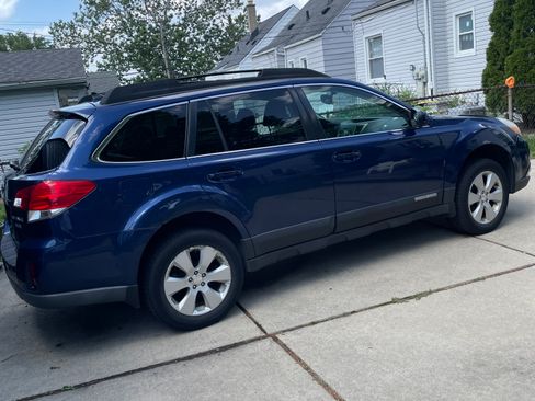 Used 2011 Subaru Outback 2.5i Premium AWD/4WD image 1