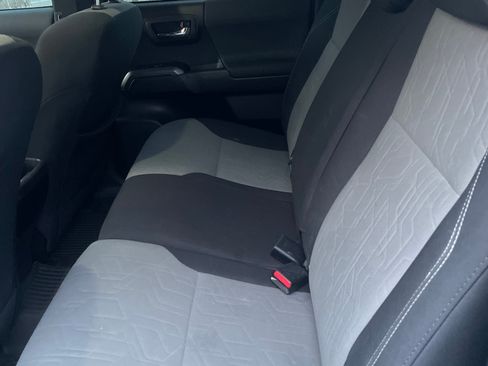 Used 2020 Toyota Tacoma TRD Off-Road w/ Technology Package image 22