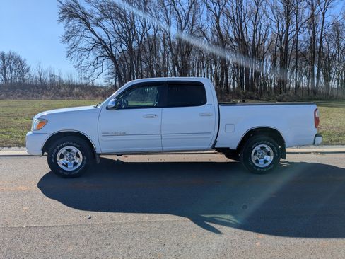 Used 2006 Toyota Tundra SR5 image 2
