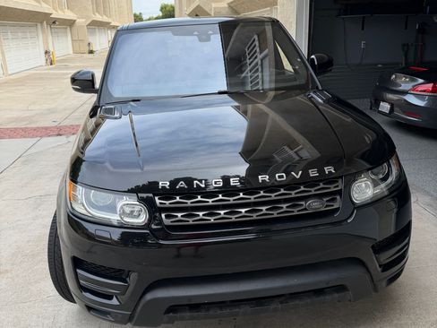 Used 2017 Land Rover Range Rover Sport SE AWD/4WD image 4