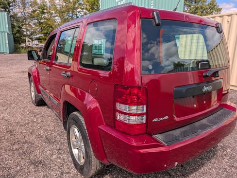 Used 2012 Jeep Liberty Sport image 9