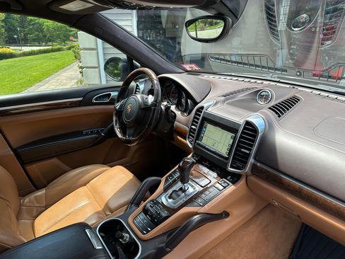 Used 2013 Porsche Cayenne Turbo AWD/4WD image 6