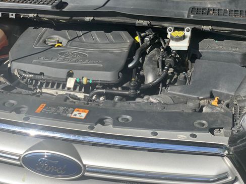 Used 2018 Ford Escape SE image 16