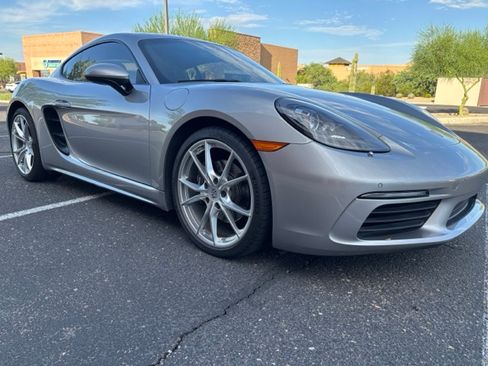 Used 2017 Porsche 718 Cayman RWD image 2